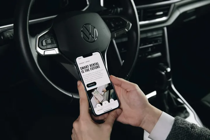 hero-phone.DZMslcc3_ZHSOWF